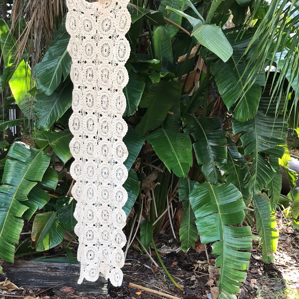 Crochet table runner